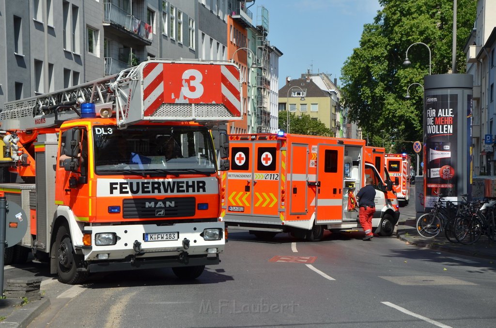 Feuer 2 Y Koeln Altstadt Kyffhaeuserstr P159.JPG - Miklos Laubert